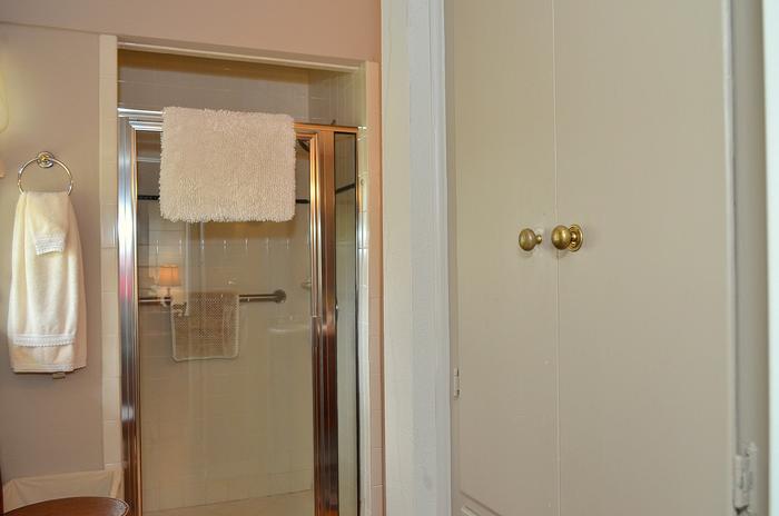 Master Bath Listing photo 13